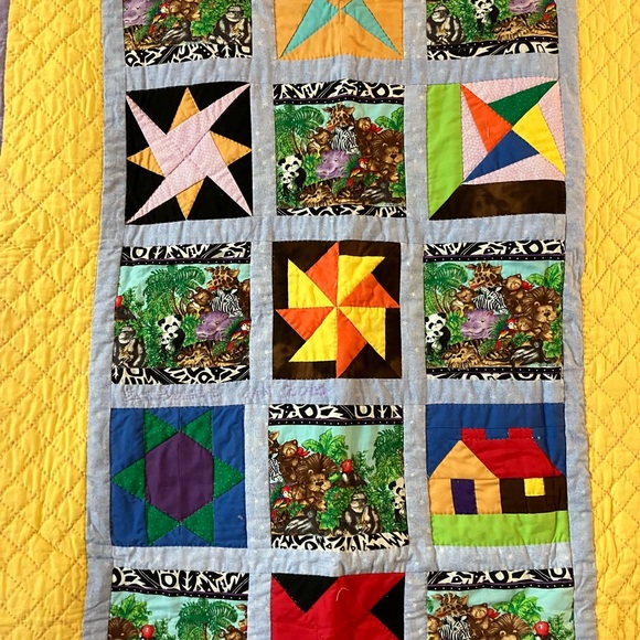 Quilt handmade Reversible blanket for baby or Wall Hanging in the Nursery - Picture 5 of 8